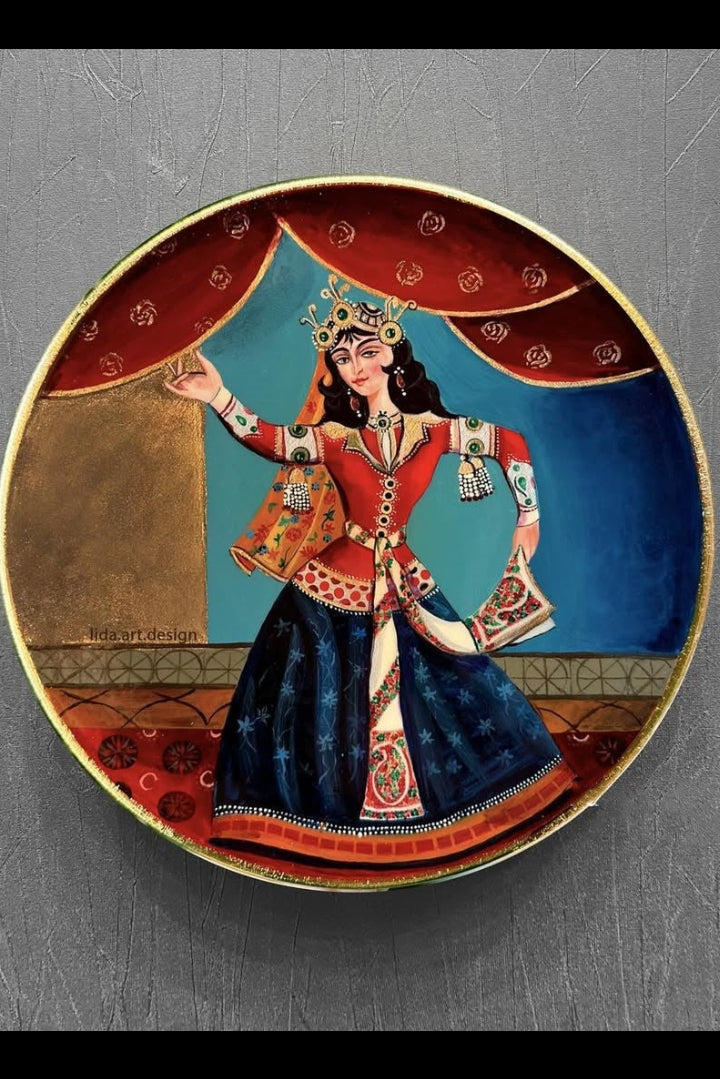 Decorative plate with a stylized illustration of a dancer in traditional attire on a gray background.