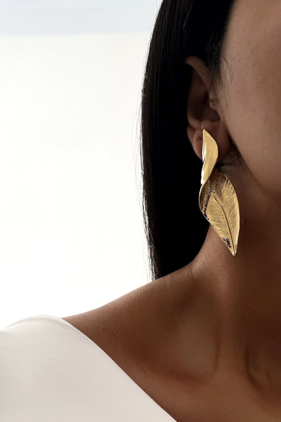 The Golden Biomorphic Collection: 11-Piece Organic Grace Jewelry Set (Hammered & Polished Finish)